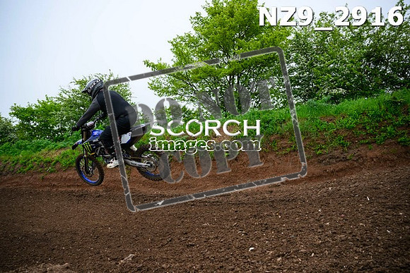 NZ9_2916