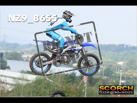 Experts-063