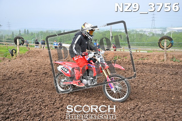 NZ9_3756