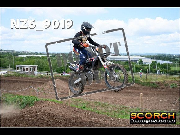 Experts-085