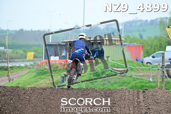 NZ9_4899