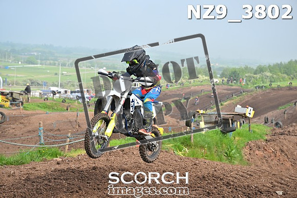 NZ9_3802