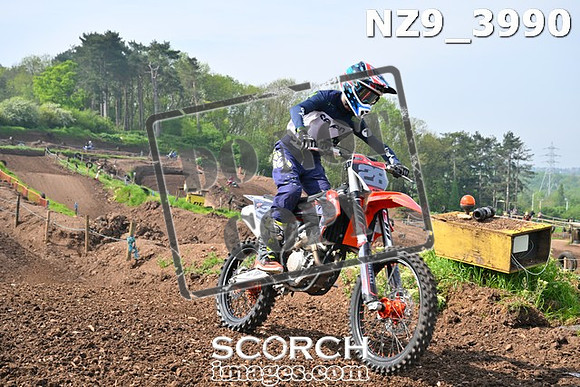 NZ9_3990