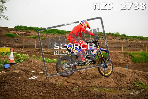 NZ9_2738