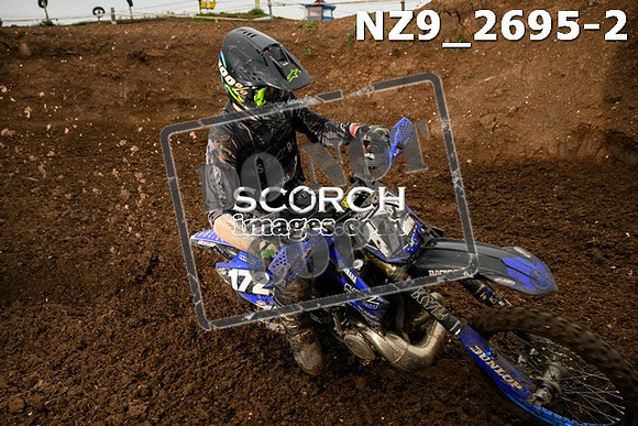 NZ9_2695-2