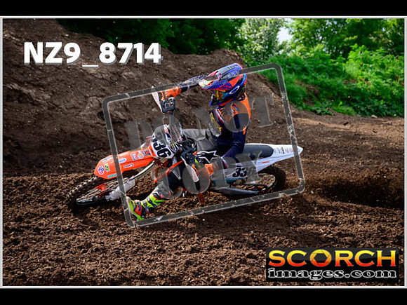 Experts-057