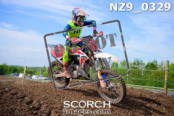 NZ9_0329