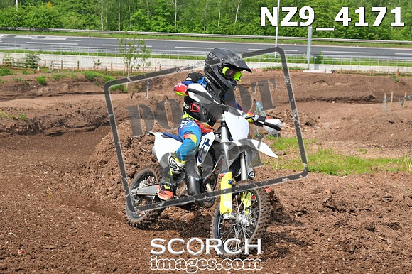 NZ9_4171