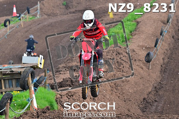 NZ9_8231