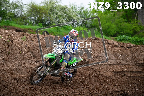 NZ9_3300