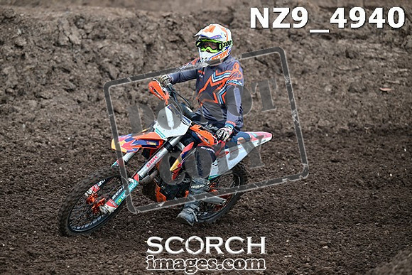 NZ9_4940