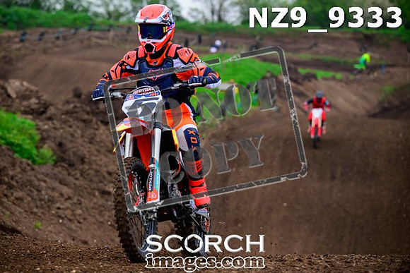 NZ9_9333