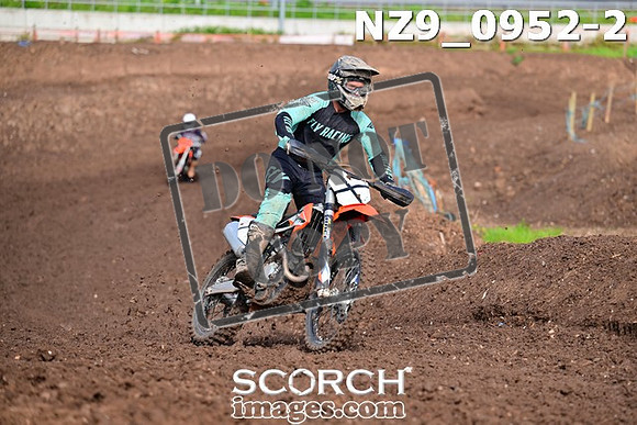 NZ9_0952-2