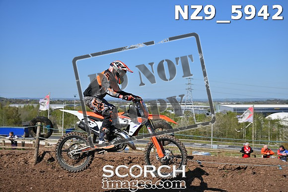 NZ9_5942