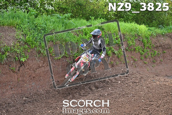 NZ9_3825