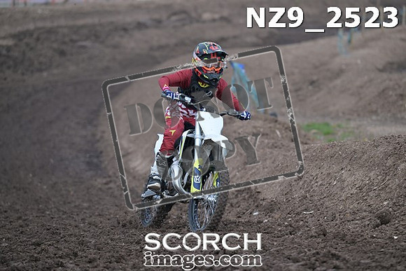 NZ9_2523
