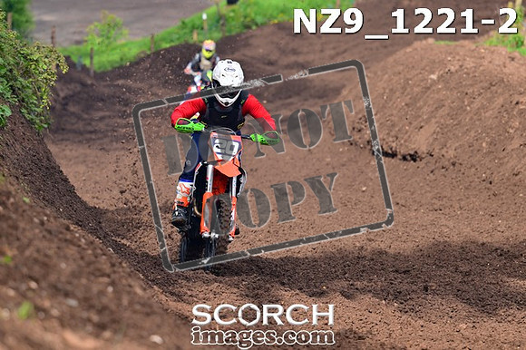 NZ9_1221-2
