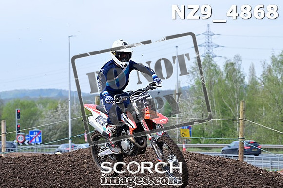 NZ9_4868