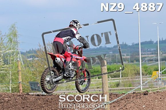 NZ9_4887