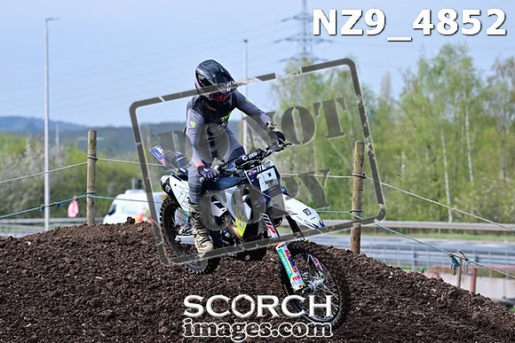 NZ9_4852