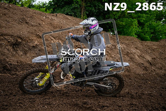 NZ9_2865