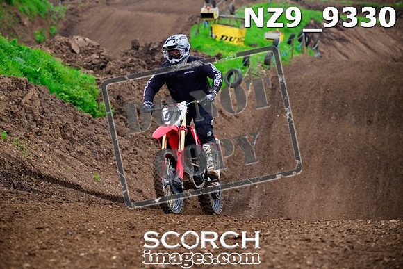 NZ9_9330