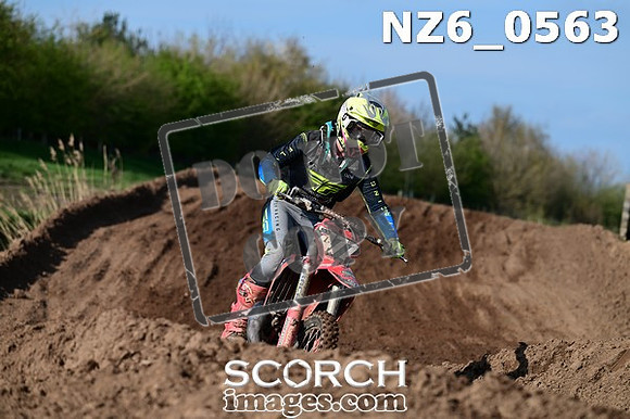 NZ6_0563