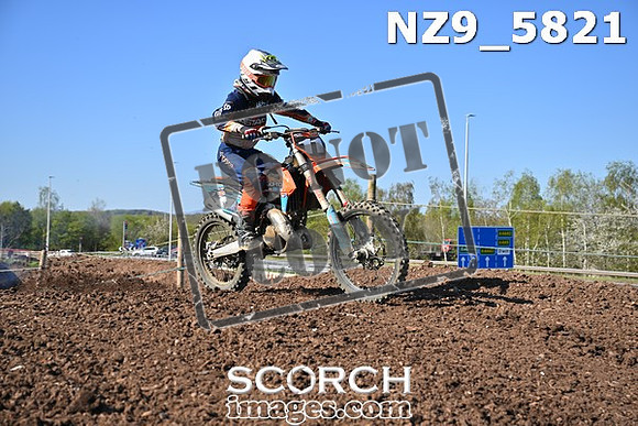 NZ9_5821