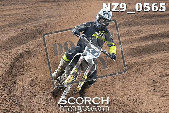 NZ9_0565