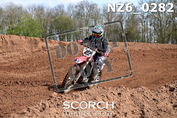 NZ6_0282