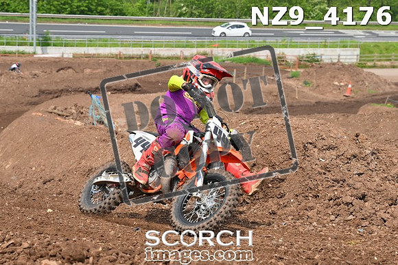 NZ9_4176