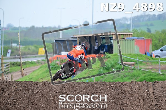 NZ9_4898