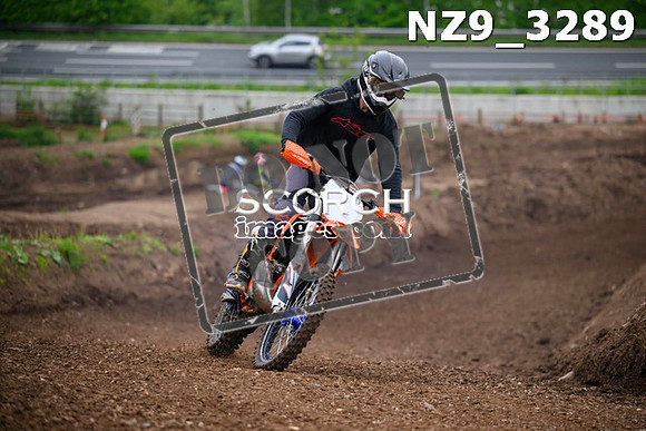 NZ9_3289