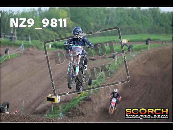 Experts-083