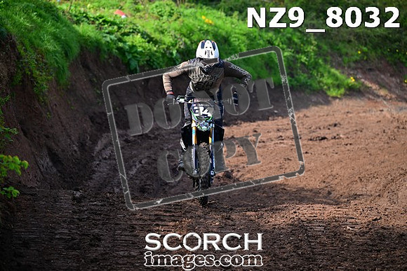 NZ9_8032