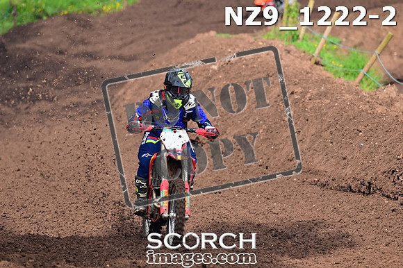 NZ9_1222-2