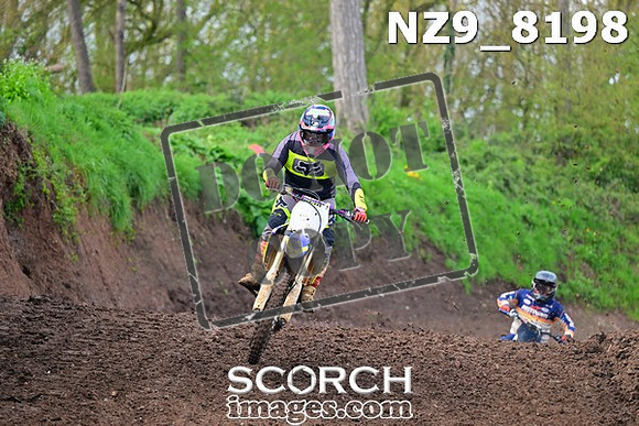 NZ9_8198