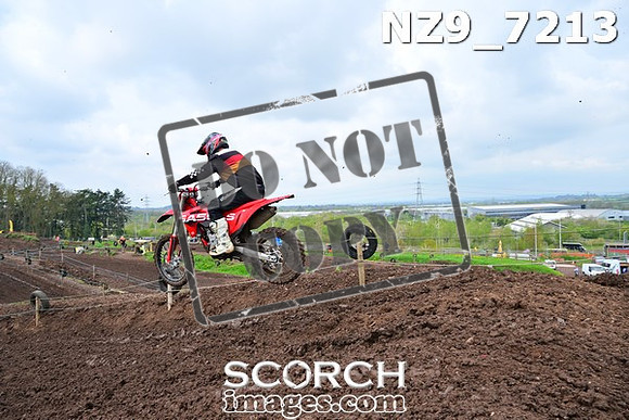 NZ9_7213