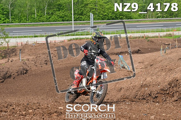 NZ9_4178