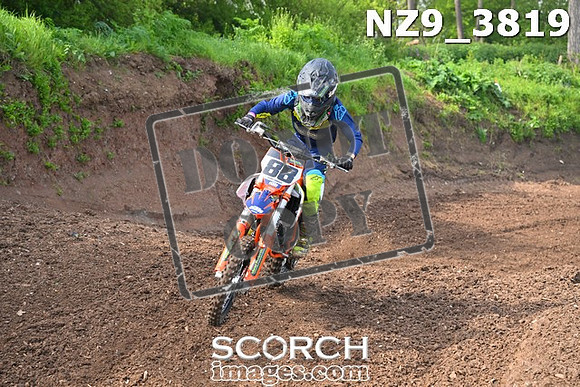 NZ9_3819