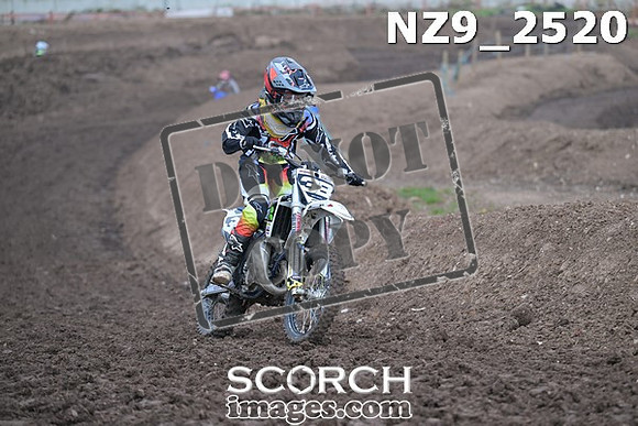 NZ9_2520
