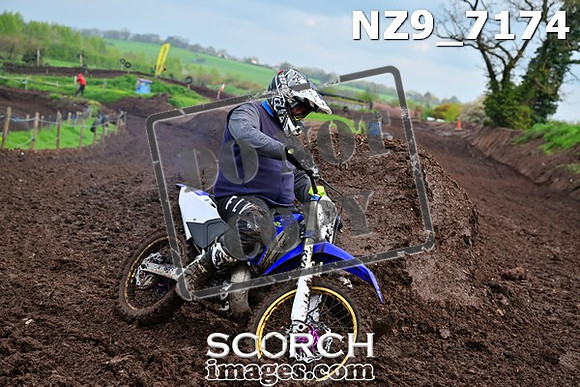 NZ9_7174