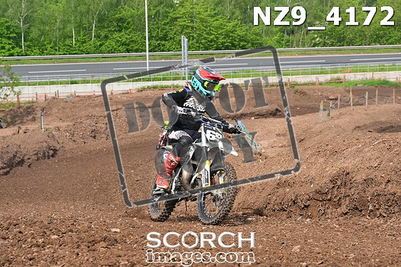 NZ9_4172