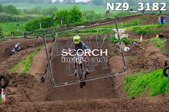 NZ9_3182
