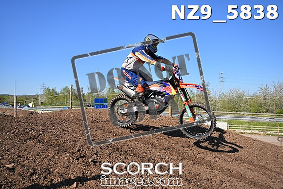 NZ9_5838