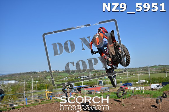 NZ9_5951