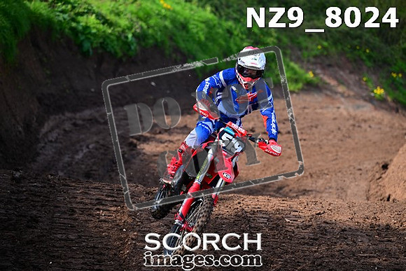 NZ9_8024