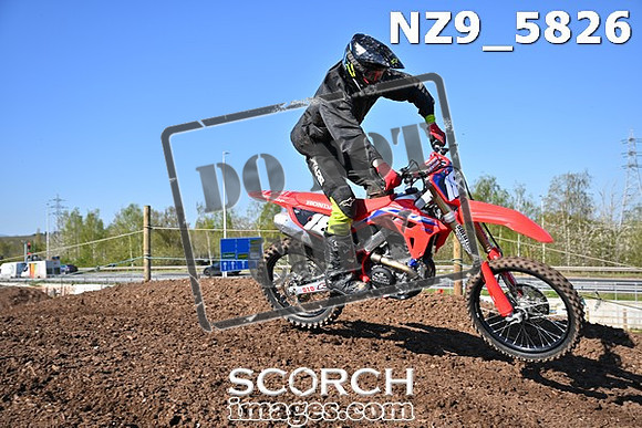 NZ9_5826