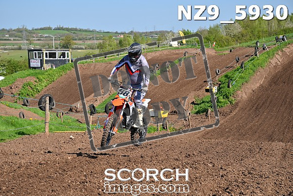 NZ9_5930
