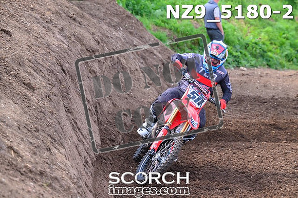 NZ9_5180-2